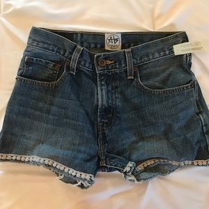 Levi’s Denim Shorts by American Butt